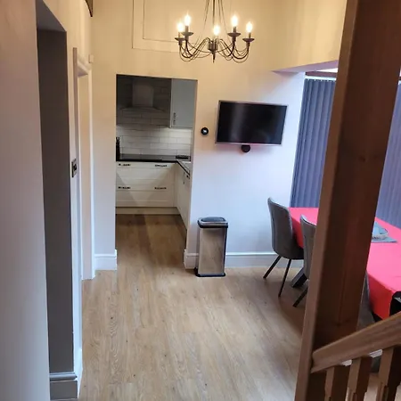 Luxury Penthouse On Waterside *