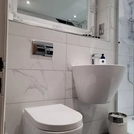 Luxury Penthouse On Waterside * Knaresborough